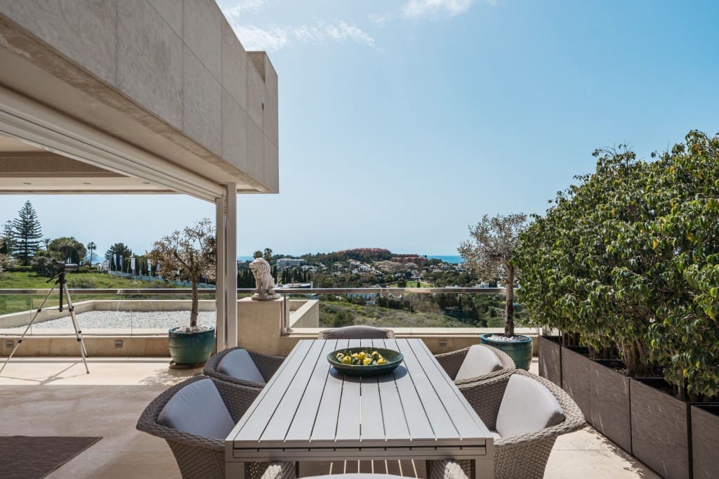 4 bedroom Apartment for sale in Nueva Andalucia with pool - € 2,295,000 (Ref: 9368075)