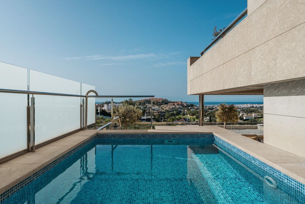 4 bedroom Apartment for sale in Nueva Andalucia with pool - € 2,295,000 (Ref: 9368075)