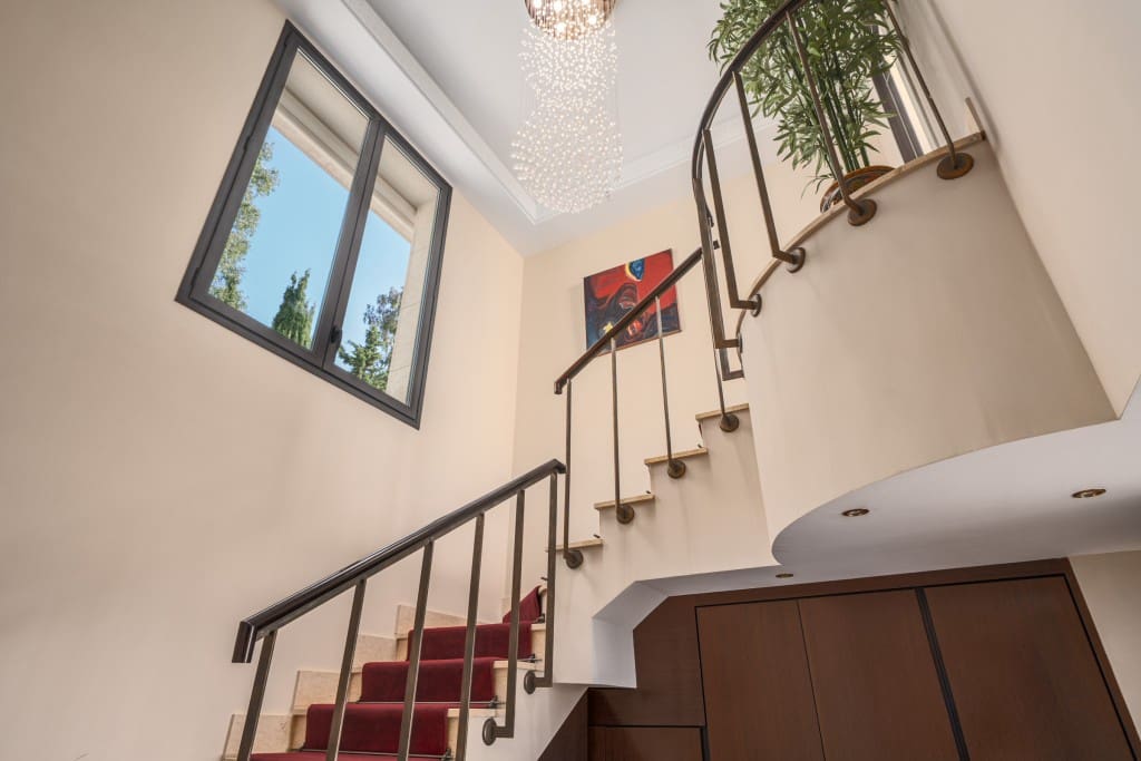 4 bedroom Apartment for sale in Nueva Andalucia with pool - € 2,295,000 (Ref: 9368075)