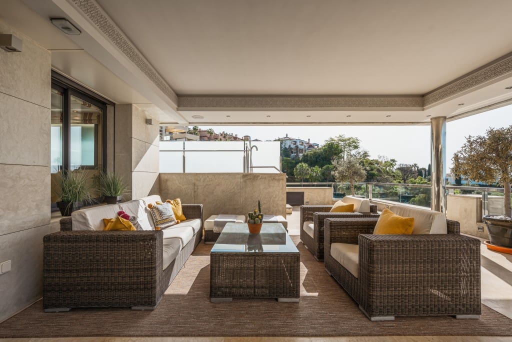 4 bedroom Apartment for sale in Nueva Andalucia with pool - € 2,295,000 (Ref: 9368075)