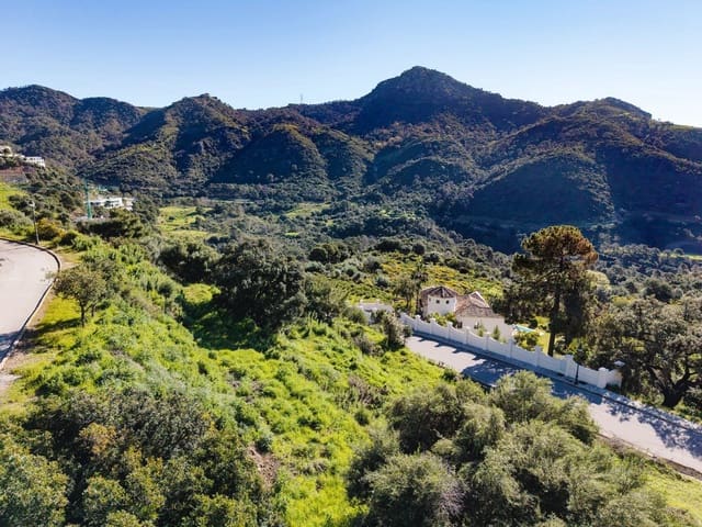 5 bedroom Villa for sale in Benahavís with pool garage - € 2,999,000 (Ref: 9368084)