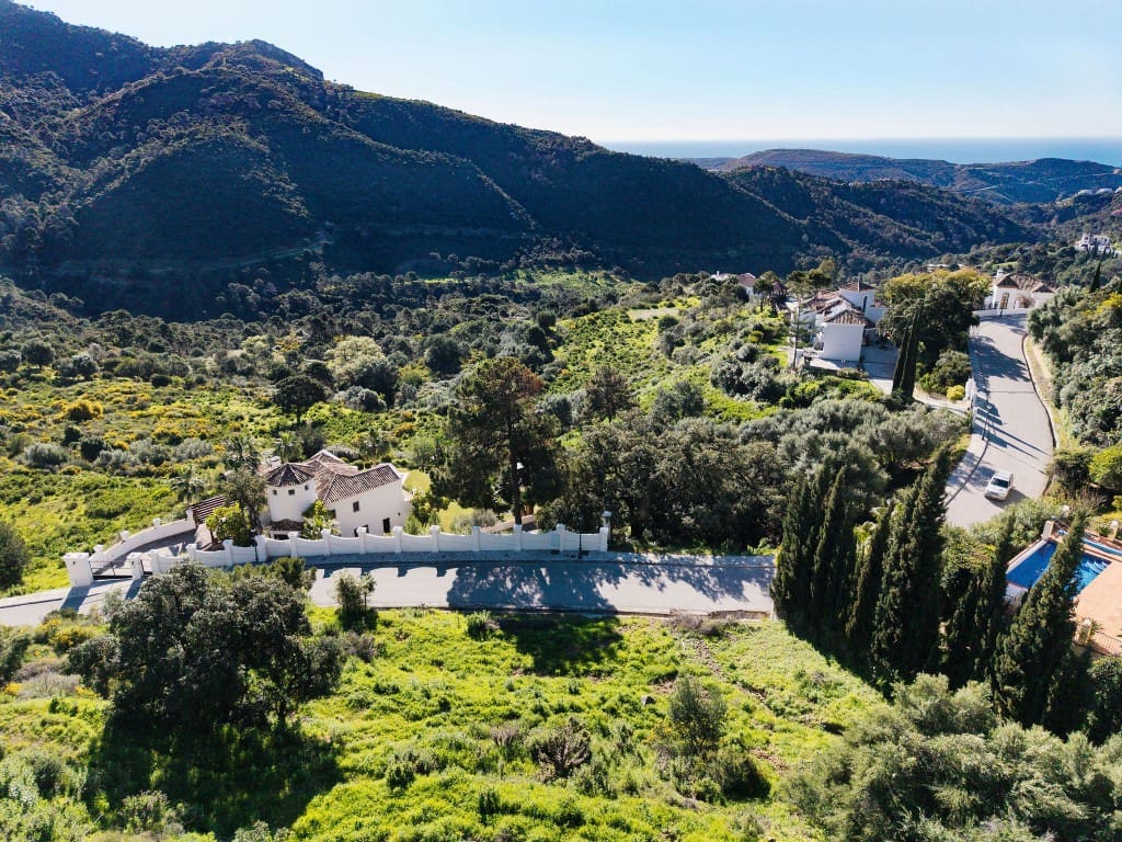 5 bedroom Villa for sale in Benahavis with pool garage - € 2,999,000 (Ref: 9368084)