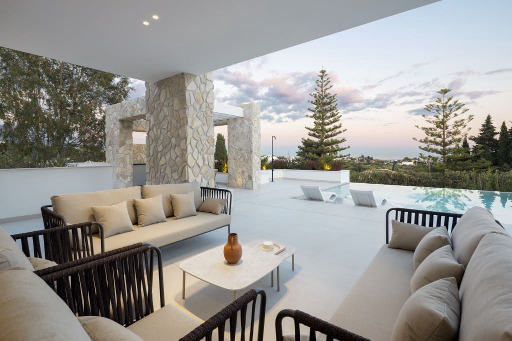 5 bedroom Villa for sale in Benahavis with pool - € 5,750,000 (Ref: 9368088)