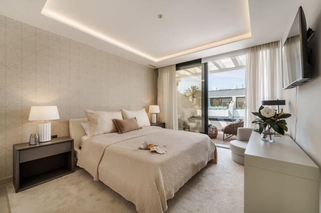 5 soveværelse Semi-Rækkehus til salg i Puerto Banus, Marbella med swimmingpool garage - € 2.675.000 (Ref: 9368096)