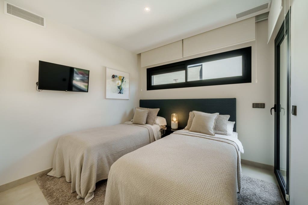 5 soveværelse Semi-Rækkehus til salg i Puerto Banus med swimmingpool garage - € 2.675.000 (Ref: 9368096)