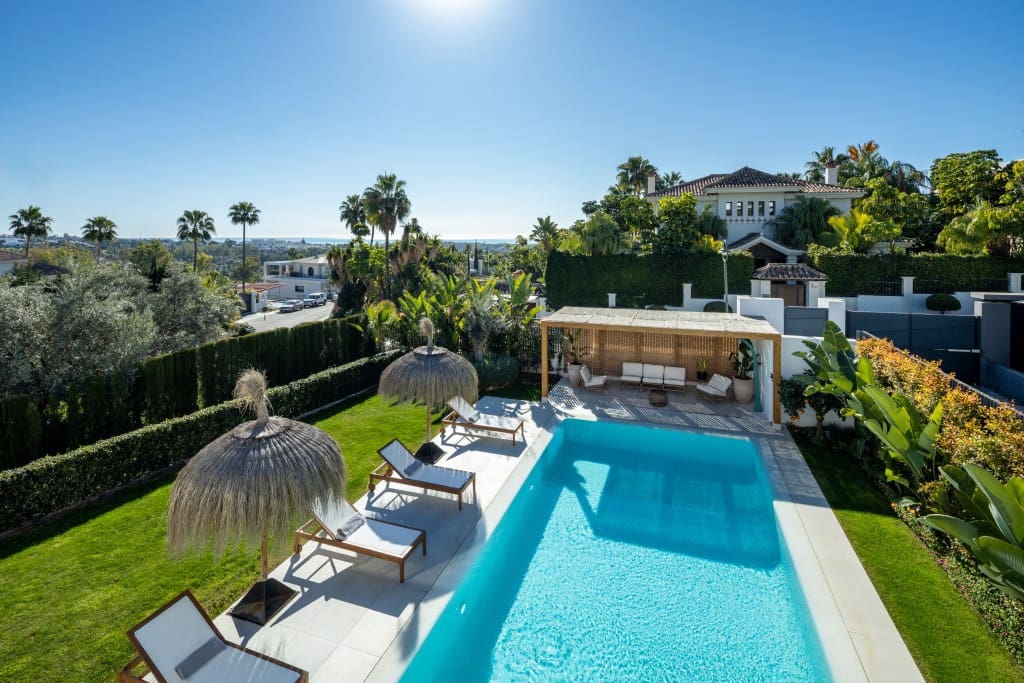 5 bedroom Villa for sale in Nueva Andalucia with pool - € 3,750,000 (Ref: 9368102)