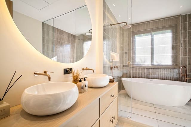 Chalet de 4 habitaciones en Nueva Andalucia, Marbella en venta con piscina - 3.950.000 € (Ref: 9368106)