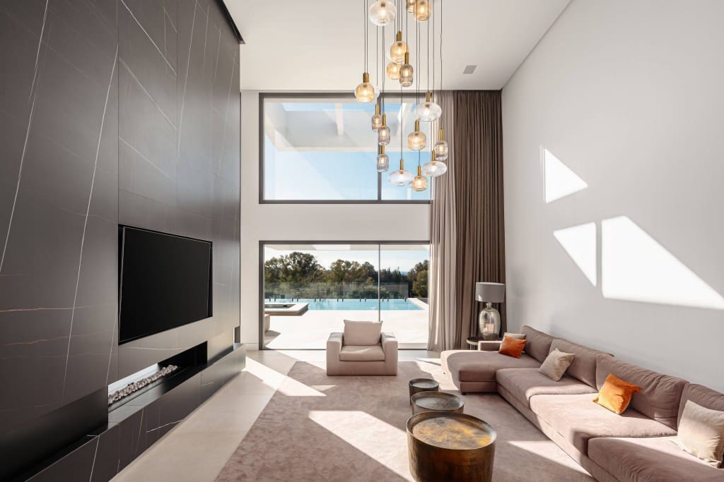 4 bedroom Villa for sale in Benahavis with pool - € 5,950,000 (Ref: 9368111)