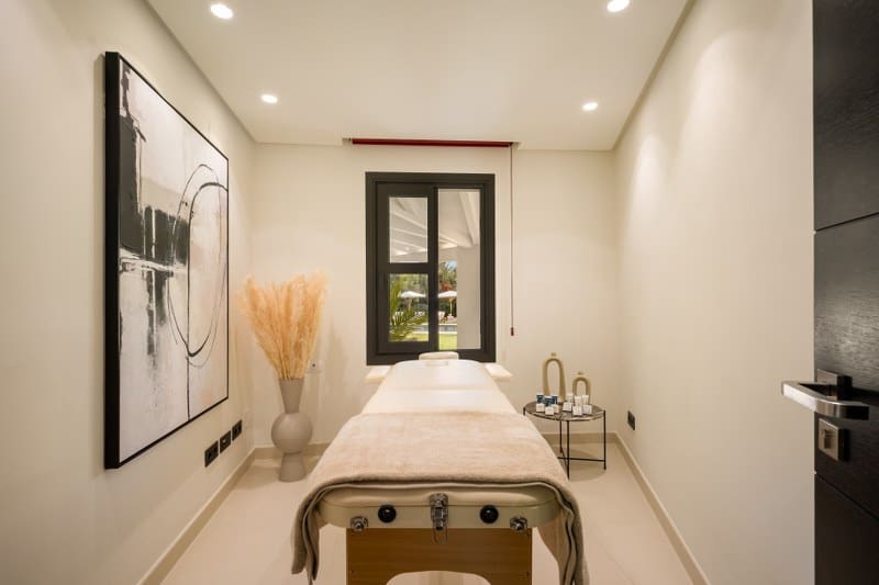 5 makuuhuone Huvila myytävänä paikassa Nueva Andalucia mukana uima-altaan - 6 995 000 € (Ref: 9368117)