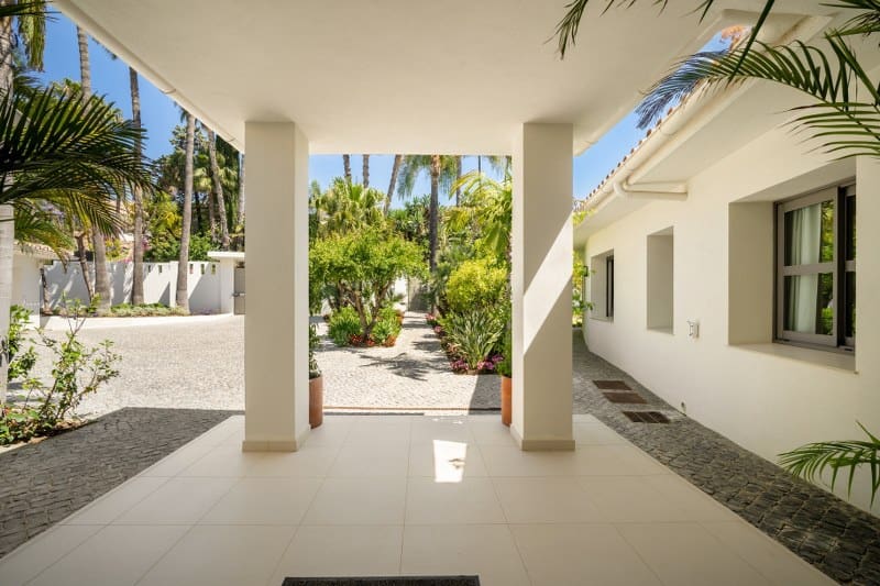 5 makuuhuone Huvila myytävänä paikassa Nueva Andalucia mukana uima-altaan - 6 995 000 € (Ref: 9368117)