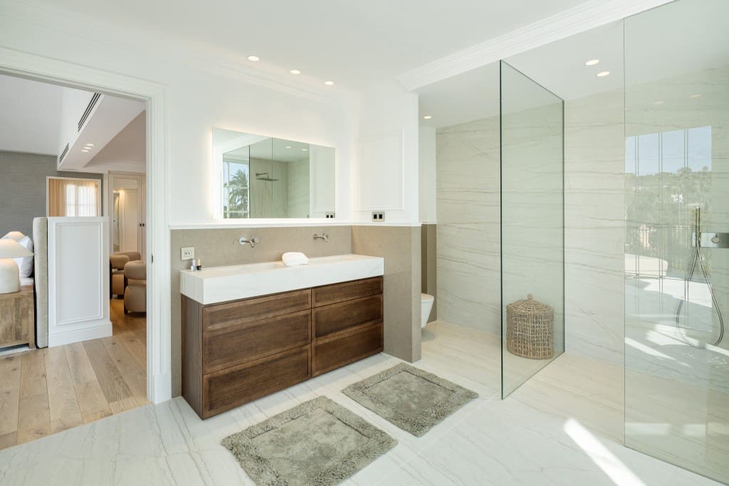 5 bedroom Villa for sale in Nueva Andalucia with pool - € 8,595,000 (Ref: 9368123)