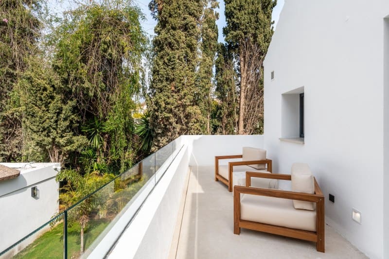 5 bedroom Villa for sale in Nueva Andalucia with pool garage - € 8,950,000 (Ref: 9371667)