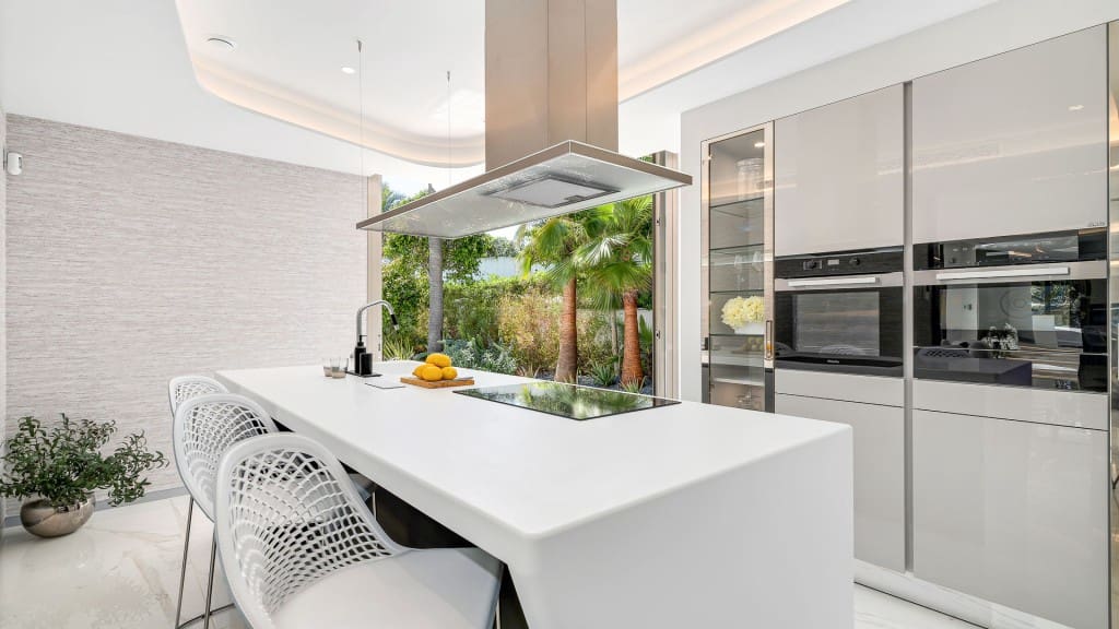 6 bedroom Villa for sale in Marbella with pool garage - € 11,950,000 (Ref: 9371668)