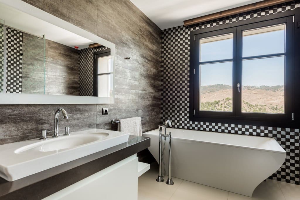 7 sypialnia Willa na sprzedaż w Marbella z basenem garażem - 9 500 000 € (Ref: 9371669)