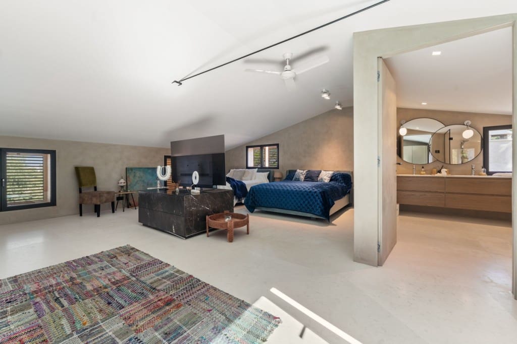 6 bedroom Villa for sale in Elviria with pool garage - € 3,500,000 (Ref: 9378665)