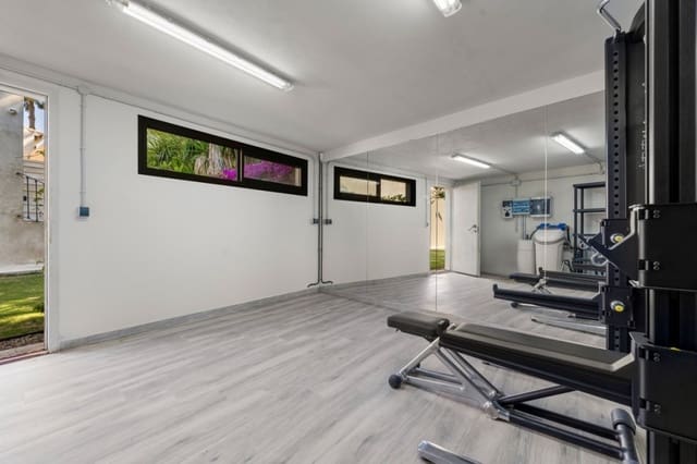 6 soveværelse Villa til salg i Elviria, Marbella med swimmingpool garage - € 3.500.000 (Ref: 9378665)