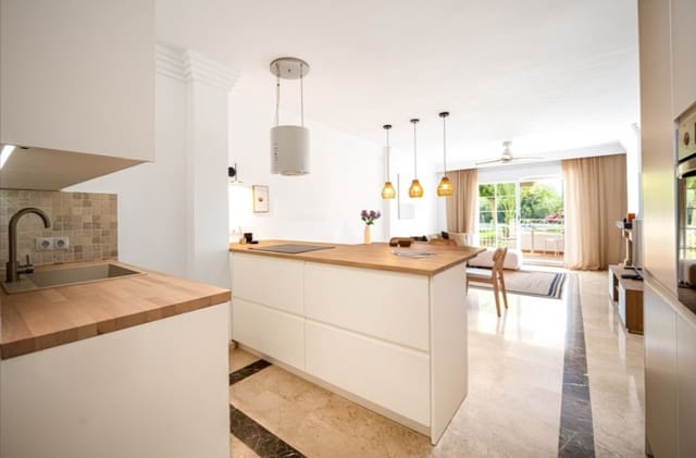 Apartamento de 3 habitaciones en Marbella en venta con piscina garaje - 525.000 € (Ref: 9378667)