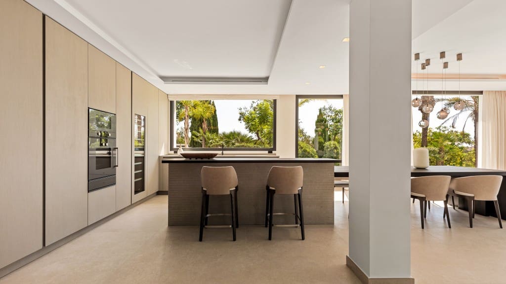 4 bedroom Villa for sale in Benahavis with pool garage - € 4,785,000 (Ref: 9400316)