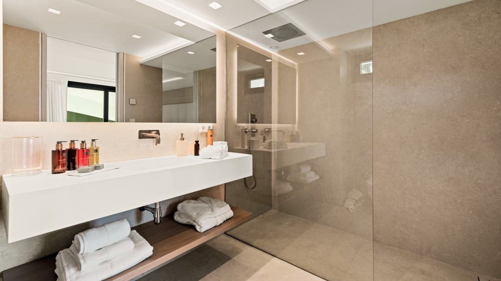 4 bedroom Villa for sale in Benahavis with pool garage - € 4,785,000 (Ref: 9400316)