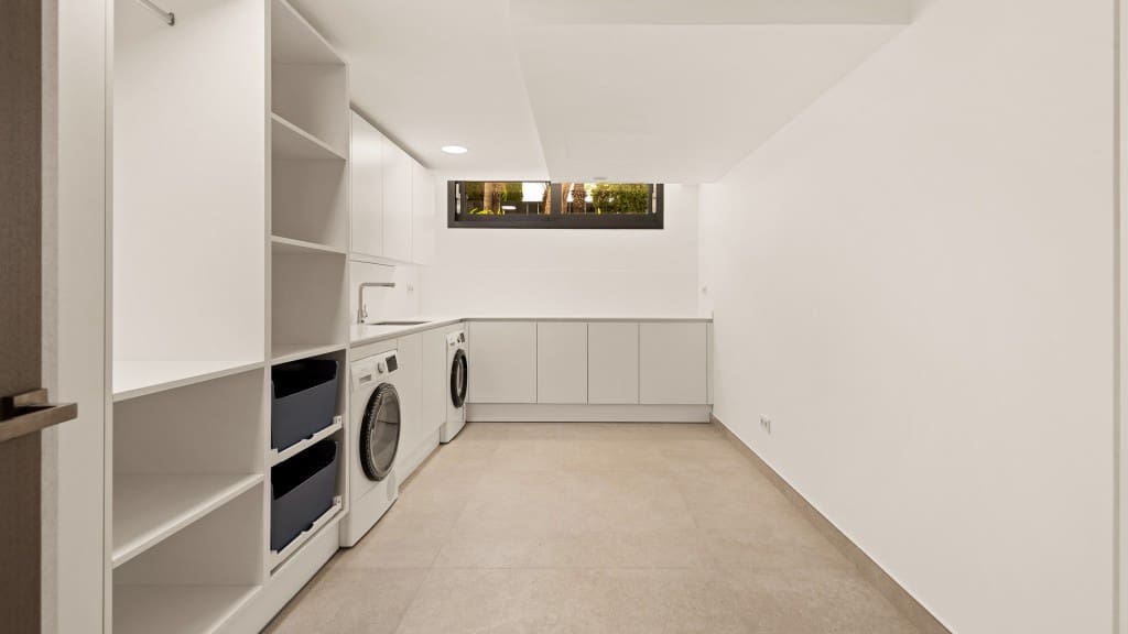 4 bedroom Villa for sale in Benahavis with pool garage - € 4,785,000 (Ref: 9400316)