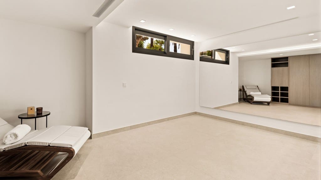 4 bedroom Villa for sale in Benahavis with pool garage - € 4,785,000 (Ref: 9400316)