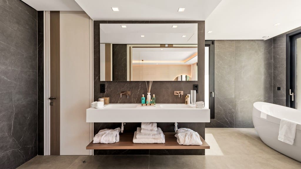 4 bedroom Villa for sale in Benahavis with pool garage - € 4,785,000 (Ref: 9400316)