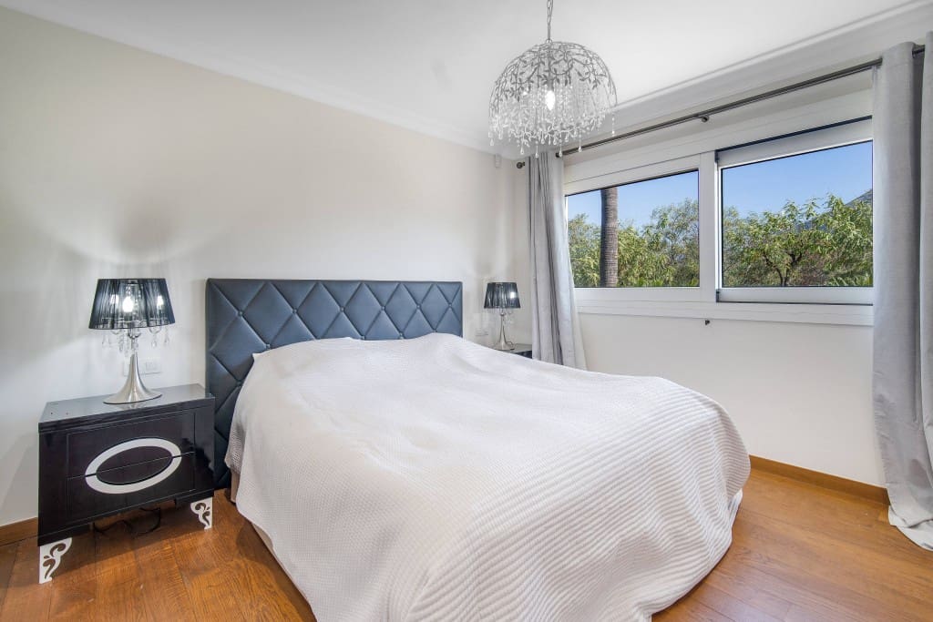 5 bedroom Villa for sale in Golden Mile with pool garage - € 2,650,000 (Ref: 9400319)