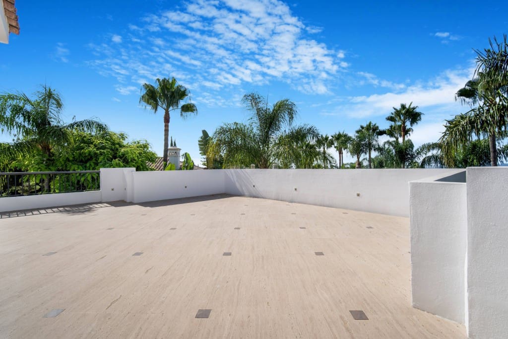 5 bedroom Villa for sale in Golden Mile with pool garage - € 2,650,000 (Ref: 9400319)