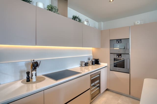 Apartamento de 4 habitaciones en Golden Mile, Marbella en venta con piscina - 3.950.000 € (Ref: 9400320)