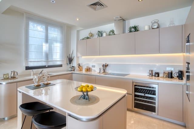 Apartamento de 4 habitaciones en Golden Mile, Marbella en venta con piscina - 3.950.000 € (Ref: 9400320)