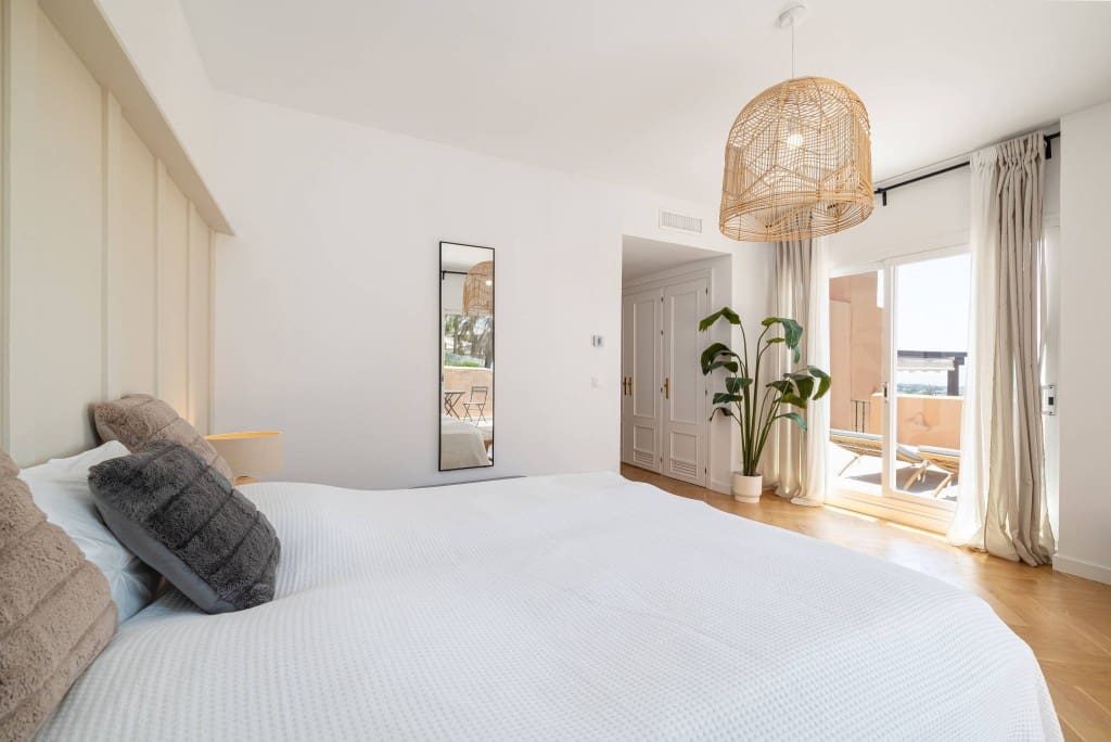 3 bedroom Penthouse for sale in Nueva Andalucia with pool - € 1,145,000 (Ref: 9400321)