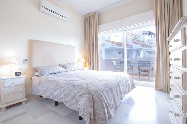 2 chambre Appartement à vendre à Nueva Andalucia, Marbella avec piscine - 579 000 € (Ref: 9400323)