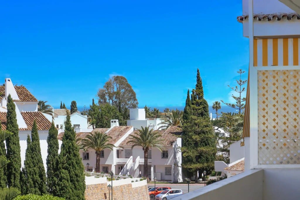 2 bedroom Apartment for sale in Nueva Andalucia with pool - € 579,000 (Ref: 9400323)