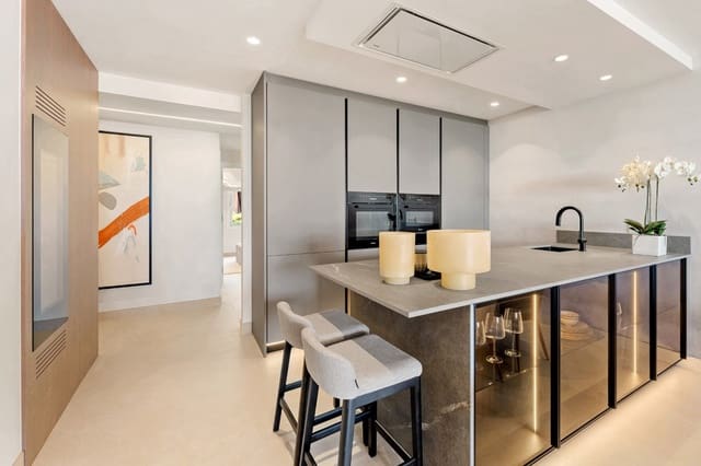 Apartamento Playa de 3 habitaciones en New Golden Mile, Estepona en venta con piscina - 2.350.000 € (Ref: 9400327)