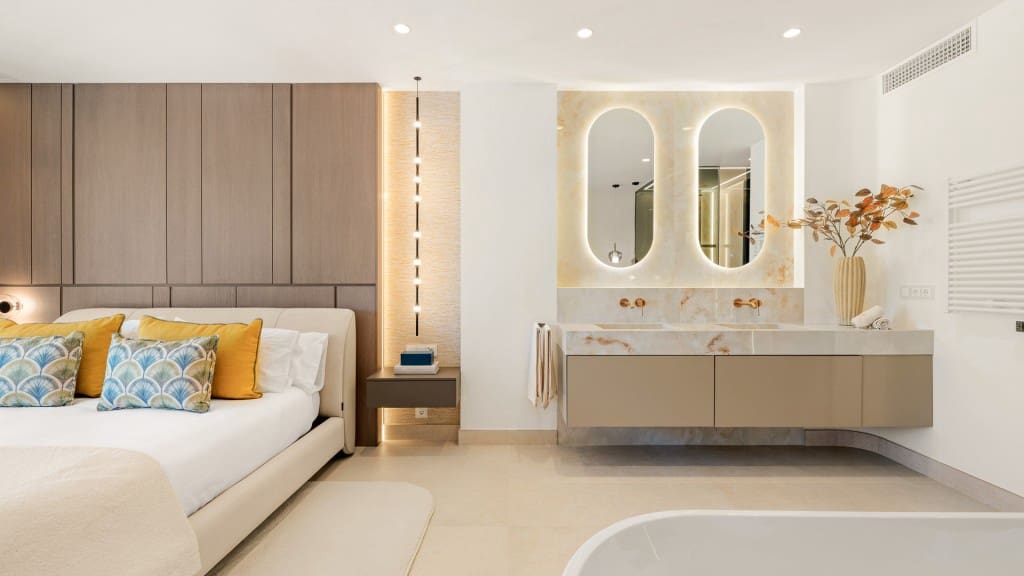 3 bedroom Penthouse for sale in New Golden Mile with pool - € 2,695,000 (Ref: 9400329)