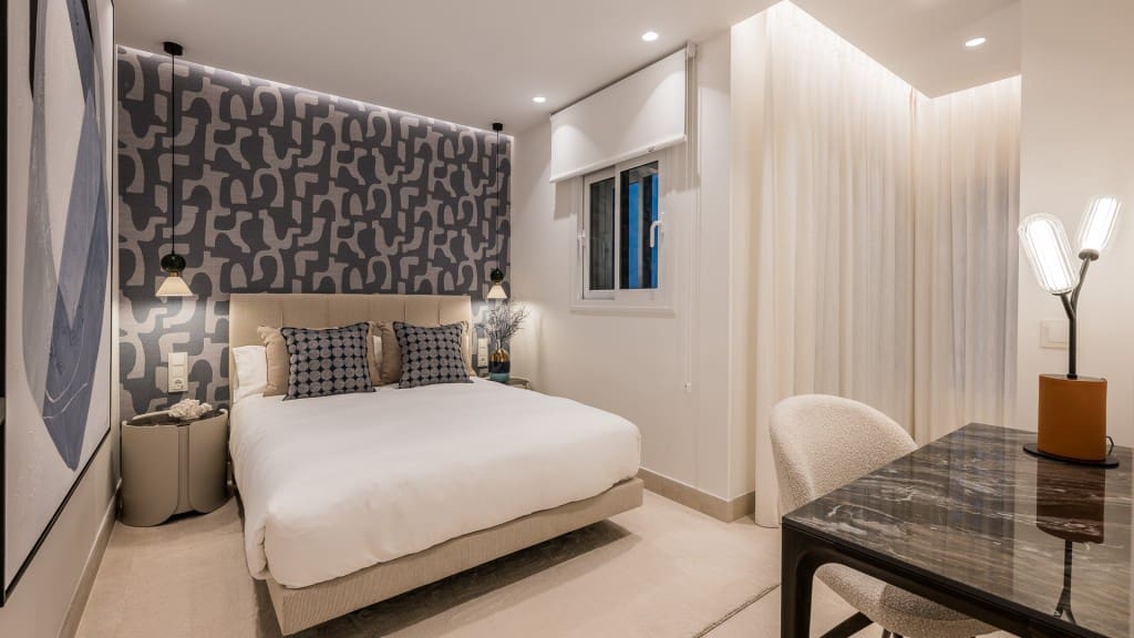 3 bedroom Apartment for sale in New Golden Mile with pool - € 1,995,000 (Ref: 9400330)