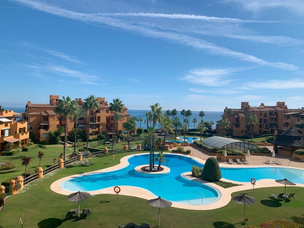 3 bedroom Apartment for sale in Estepona with pool - € 2,395,000 (Ref: 9400331)