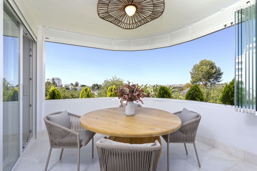 Apartamento de 2 habitaciones en San Pedro de Alcantara en venta - 635.000 € (Ref: 9402833)