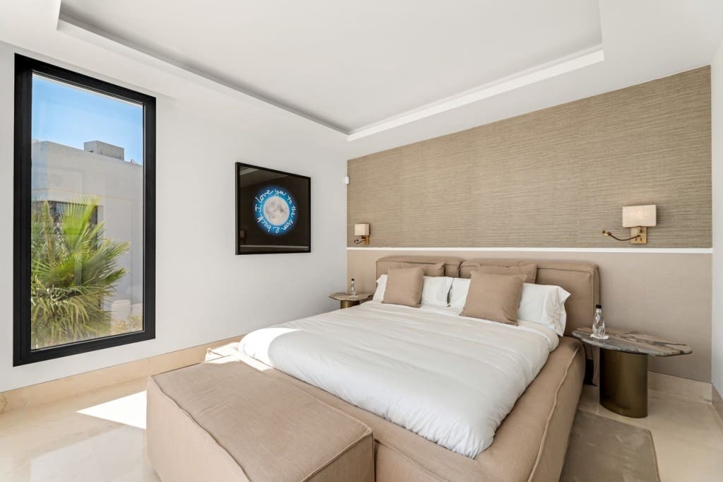 5 bedroom Villa for sale in Golden Mile with pool garage - € 4,800,000 (Ref: 9410486)