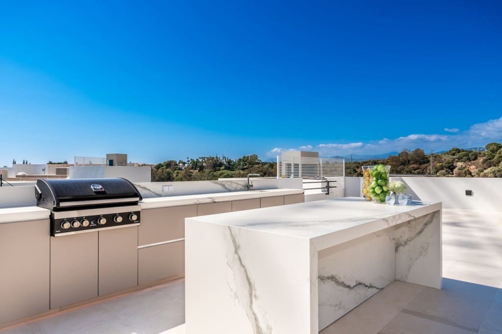 5 bedroom Villa for sale in Golden Mile with pool garage - € 4,800,000 (Ref: 9410486)