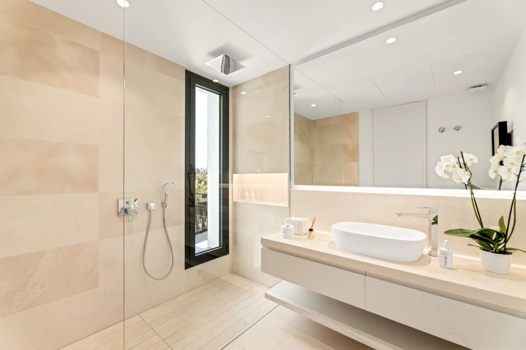 5 bedroom Villa for sale in Golden Mile with pool garage - € 4,800,000 (Ref: 9410486)