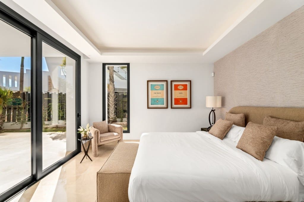 5 bedroom Villa for sale in Golden Mile with pool garage - € 4,800,000 (Ref: 9410486)