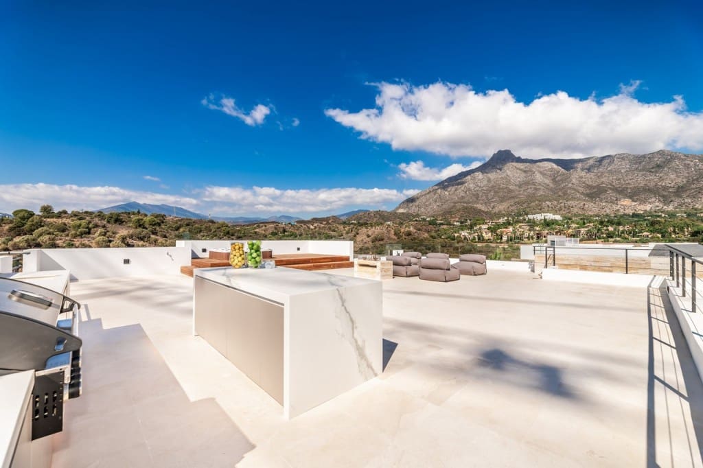 5 bedroom Villa for sale in Golden Mile with pool garage - € 4,800,000 (Ref: 9410486)