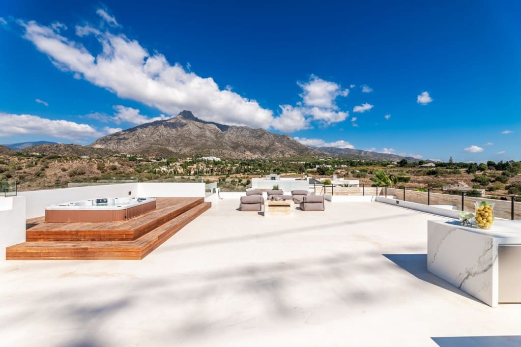 5 bedroom Villa for sale in Golden Mile with pool garage - € 4,800,000 (Ref: 9410486)