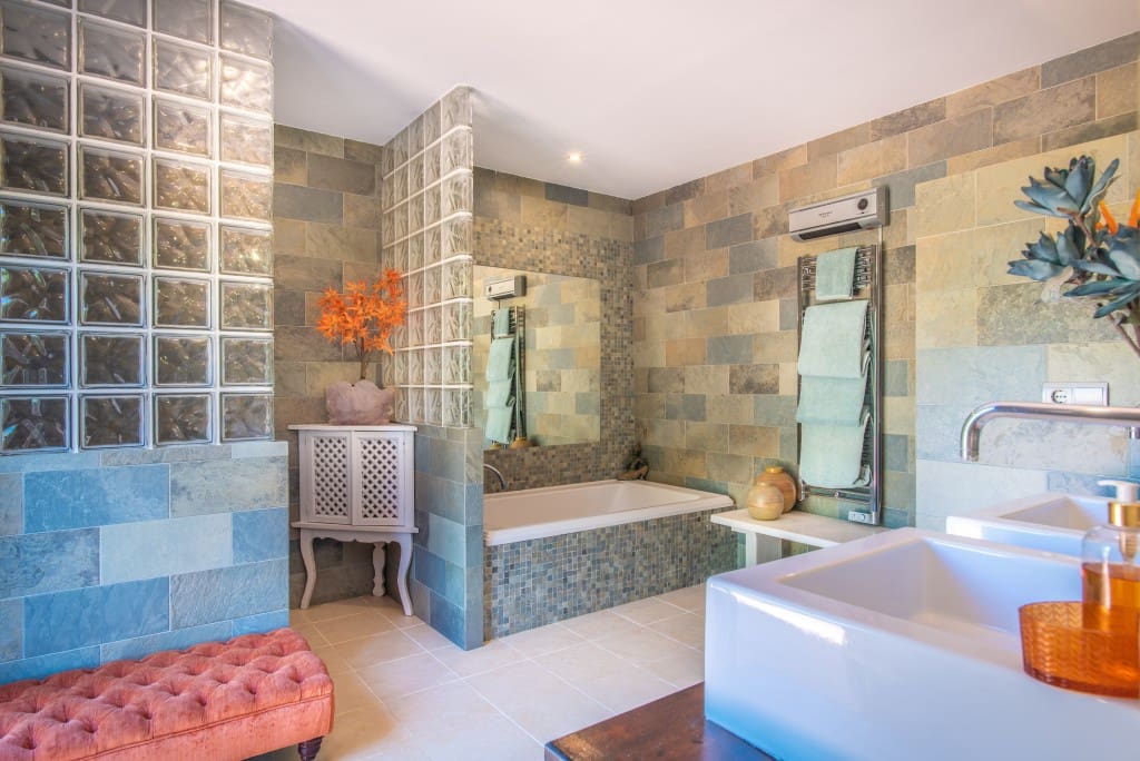 3 slaapkamer Villa te koop in Estepona met zwembad - € 995.000 (Ref: 9413550)