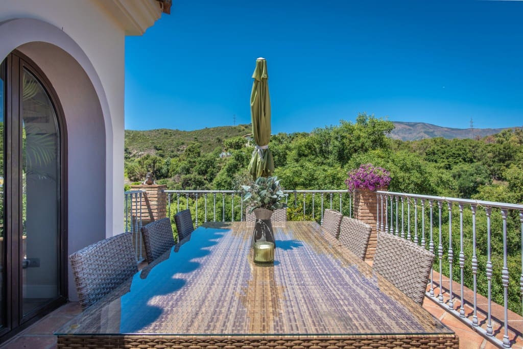 3 slaapkamer Villa te koop in Estepona met zwembad - € 995.000 (Ref: 9413550)