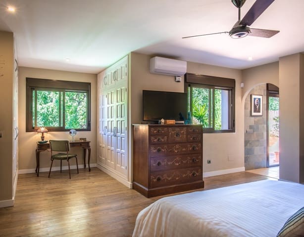 3 slaapkamer Villa te koop in Estepona met zwembad - € 995.000 (Ref: 9413550)