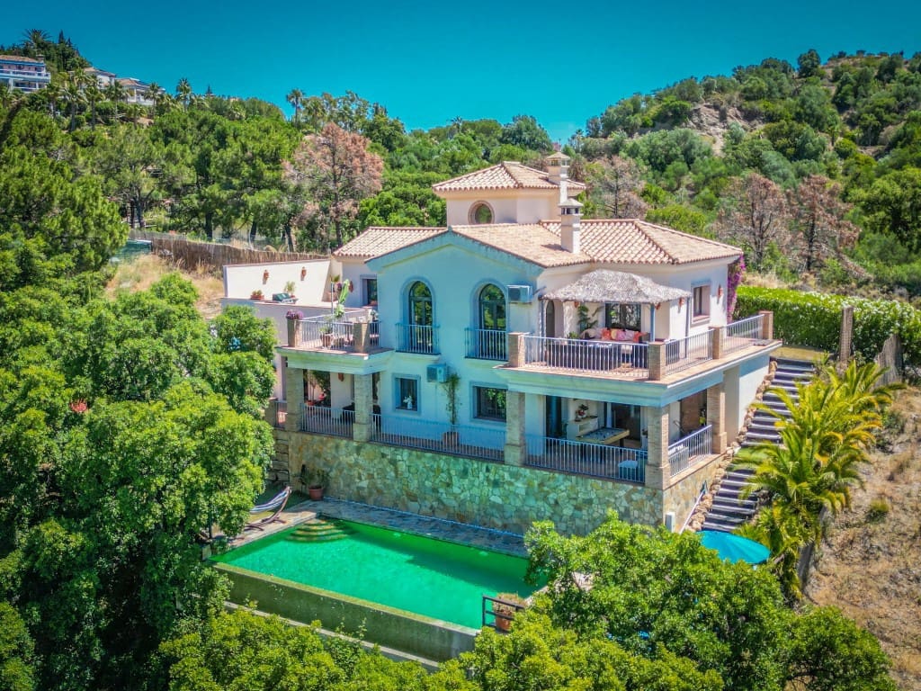 3 slaapkamer Villa te koop in Estepona met zwembad - € 995.000 (Ref: 9413550)
