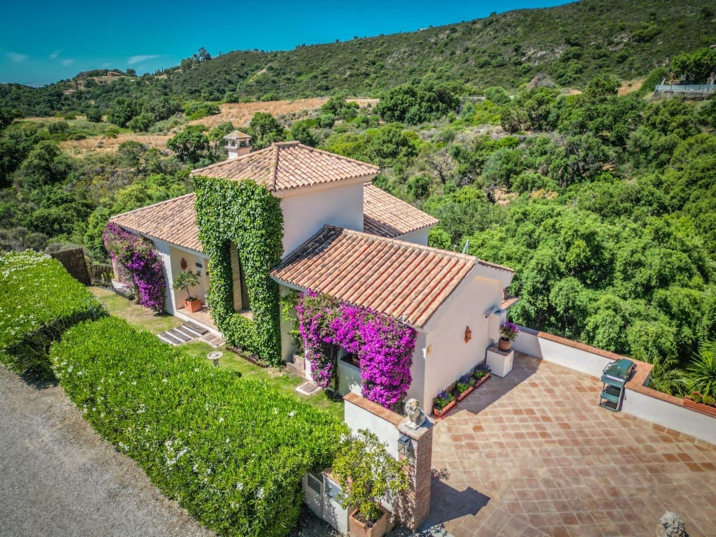 3 slaapkamer Villa te koop in Estepona met zwembad - € 995.000 (Ref: 9413550)
