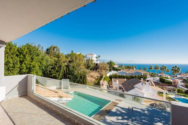 Chalet de 3 habitaciones en Manilva en venta con piscina - 995.000 € (Ref: 9413551)